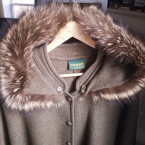Geiger Boiled Wool Cedar Green Cape with Fur - Picture 7 of 8